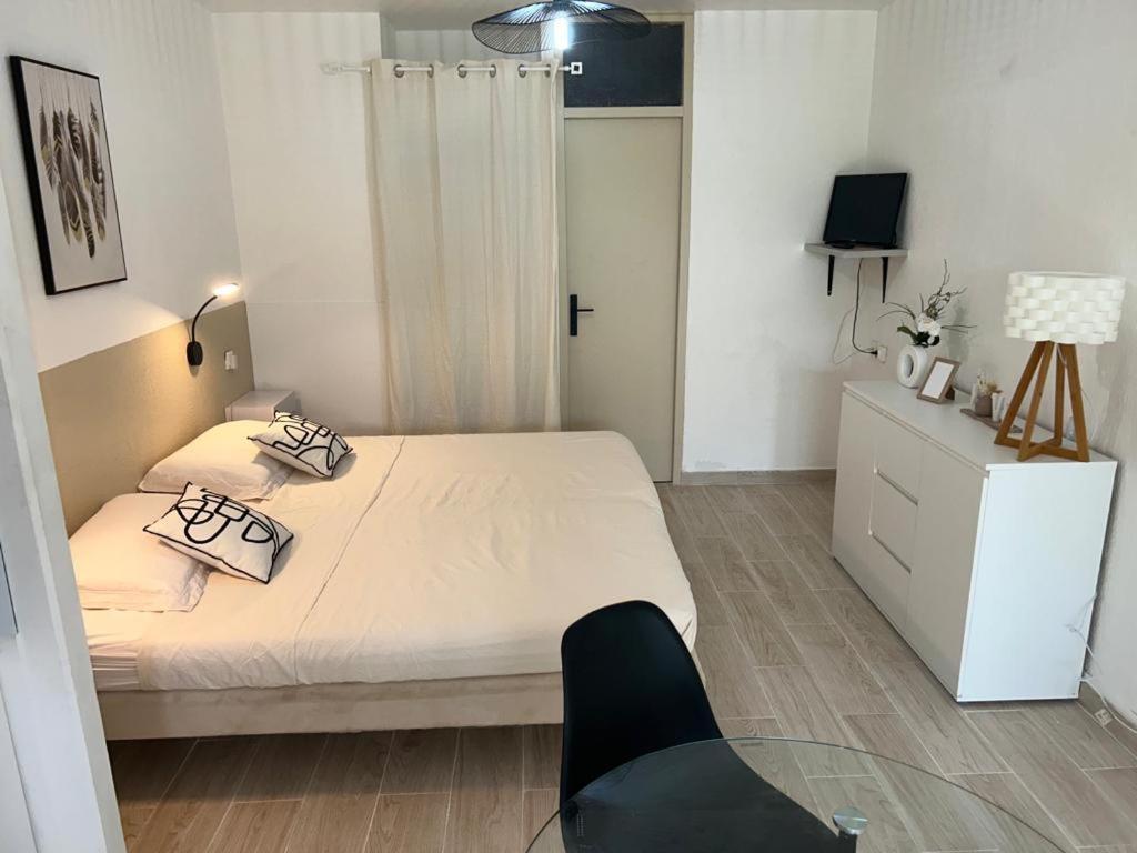 Superbe Studio Avec Piscine, Au Coeur De La Marina! Village Soleil ! Proche Aeroport & Ferry Le Gosier (Grande-Terre) Exterior foto