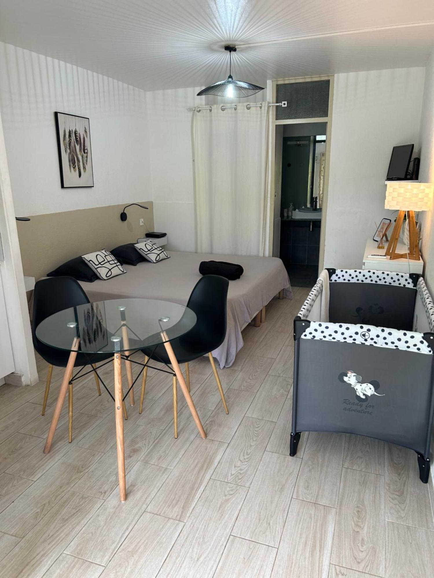 Superbe Studio Avec Piscine, Au Coeur De La Marina! Village Soleil ! Proche Aeroport & Ferry Le Gosier (Grande-Terre) Exterior foto